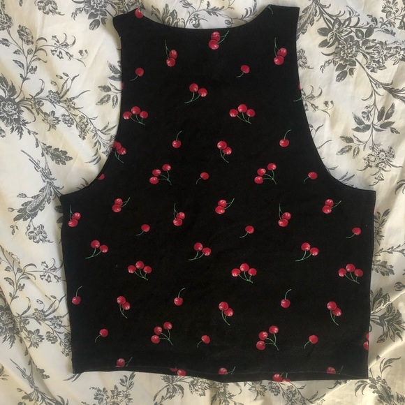 2 for $20 ❤️ Forever 21 Women's Black Cherry Print Crop Top - Picture 3 of 3